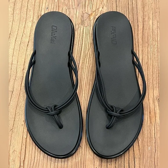 Women’s Olukai Aka, with Tags, Size 8, black, sleek thong sandal - Picture 3 of 8